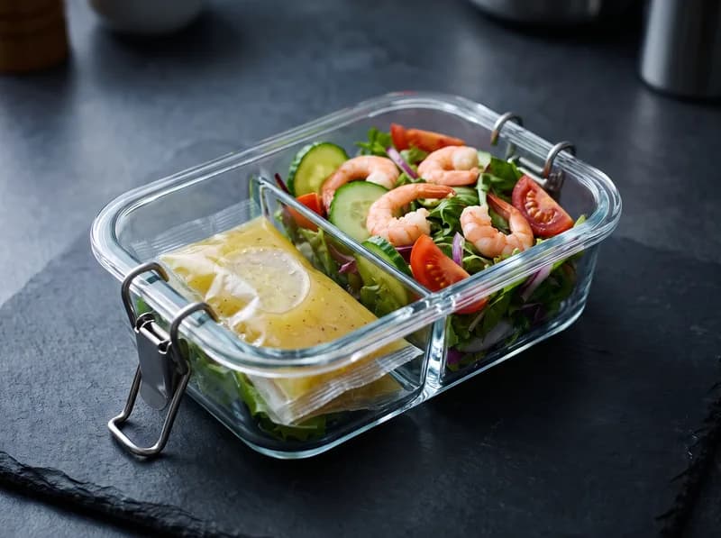 Ensalada de camarones con vinagreta cítrica y pepino-jitomate